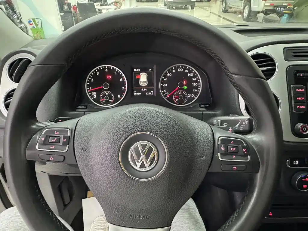 Volkswagen Tiguan — миниатюра 13