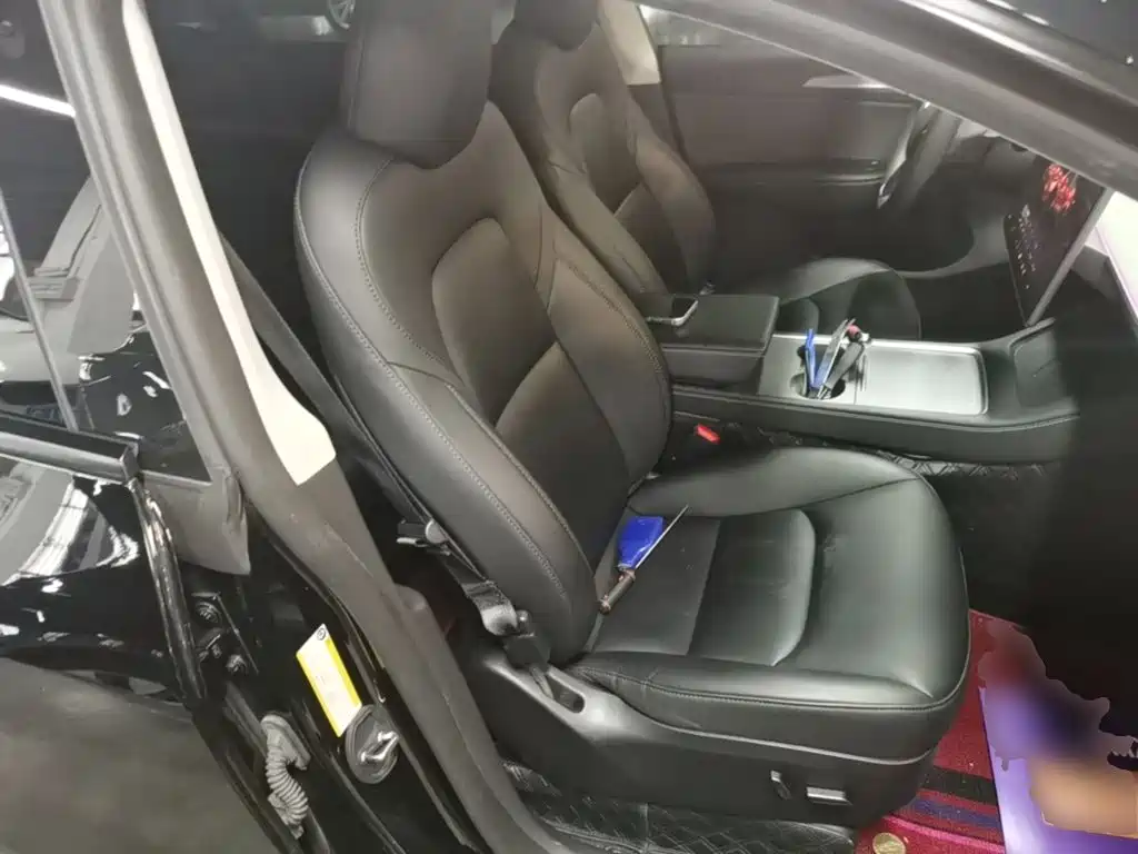 Tesla Model Y — миниатюра 25