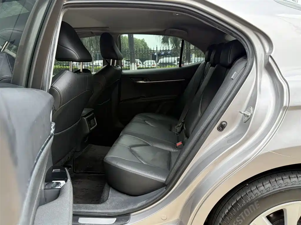 Toyota Camry 2023 2.0G Luxury