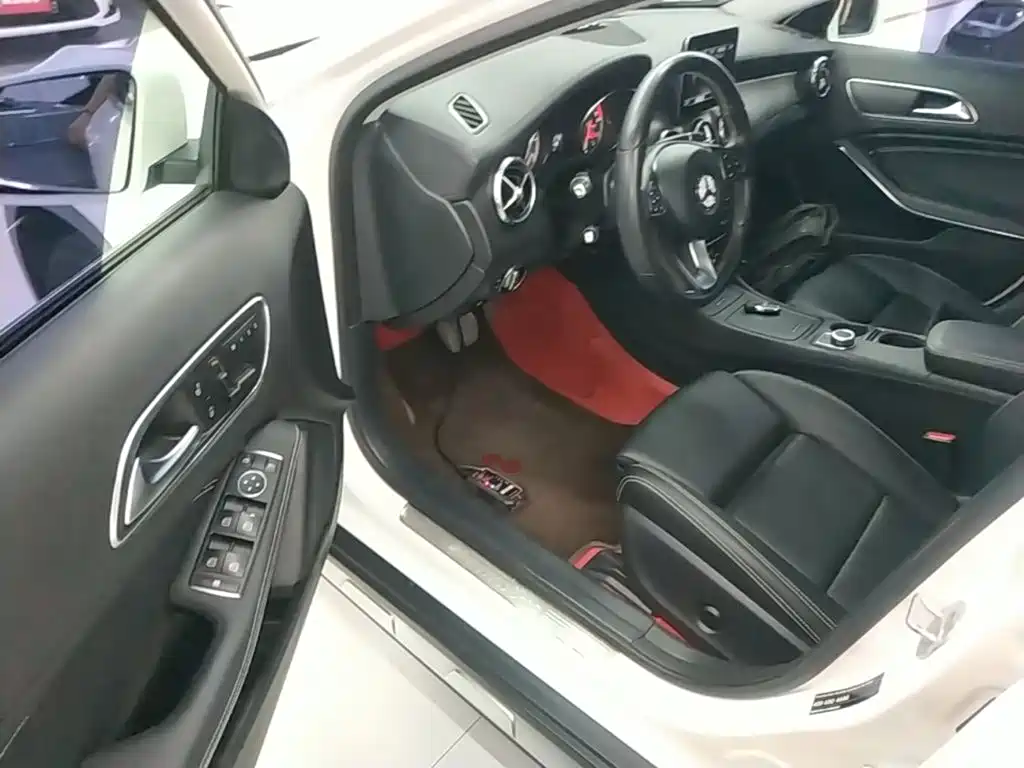 Mercedes-Benz GLA — миниатюра 16