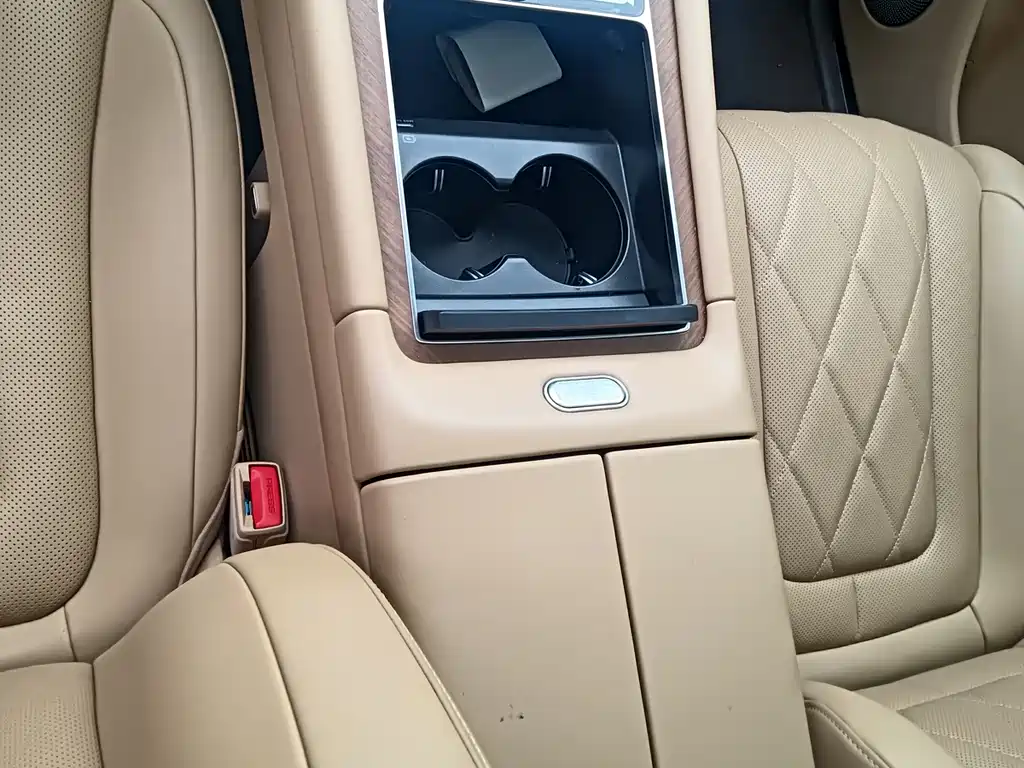 AITO ASK THE WORLD M9