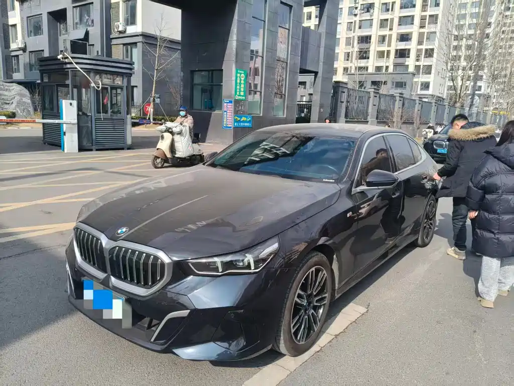BMW 5 SERIES