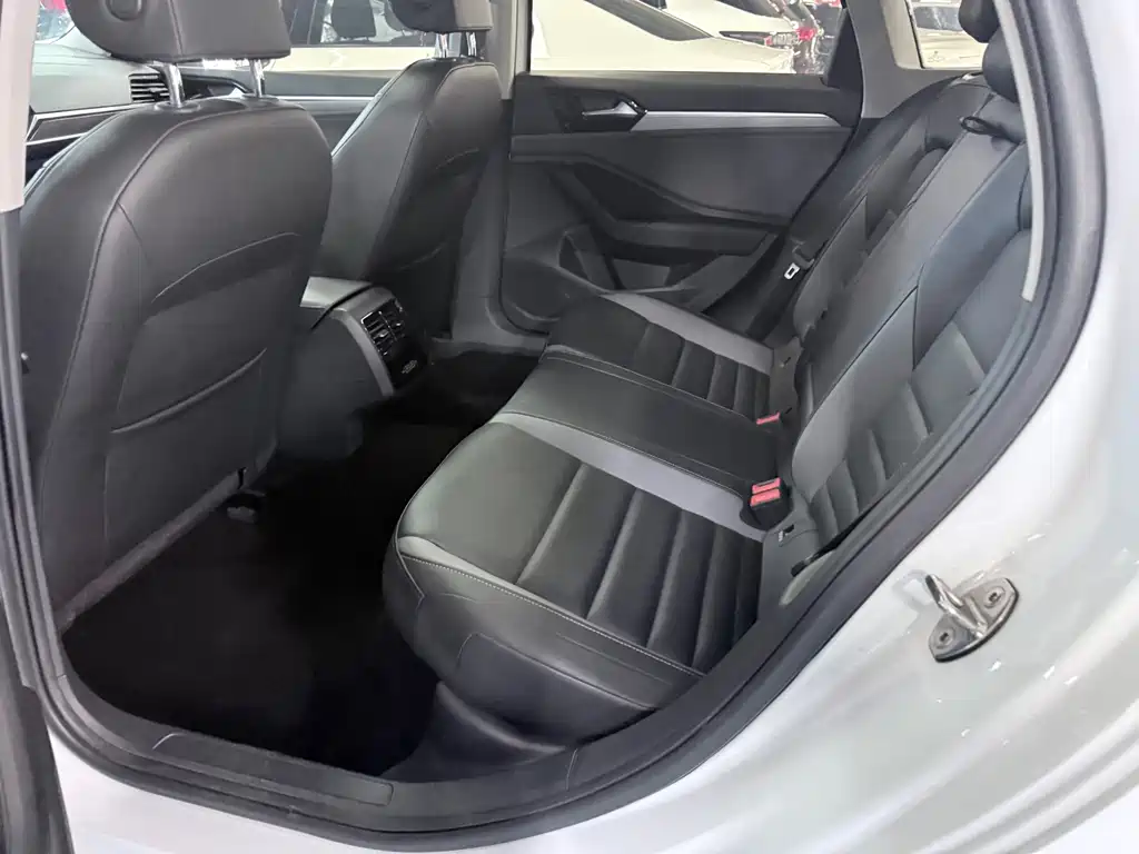 Volkswagen Sagitar — миниатюра 9