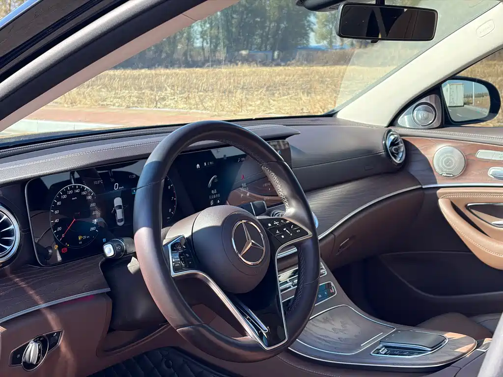 Mercedes-Benz E-Class 2022 — фото 12