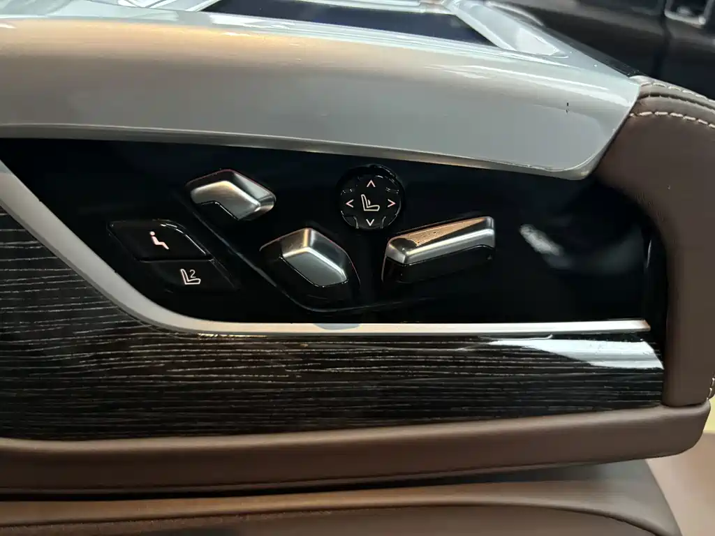BMW 7 Series 2021 — фото 9