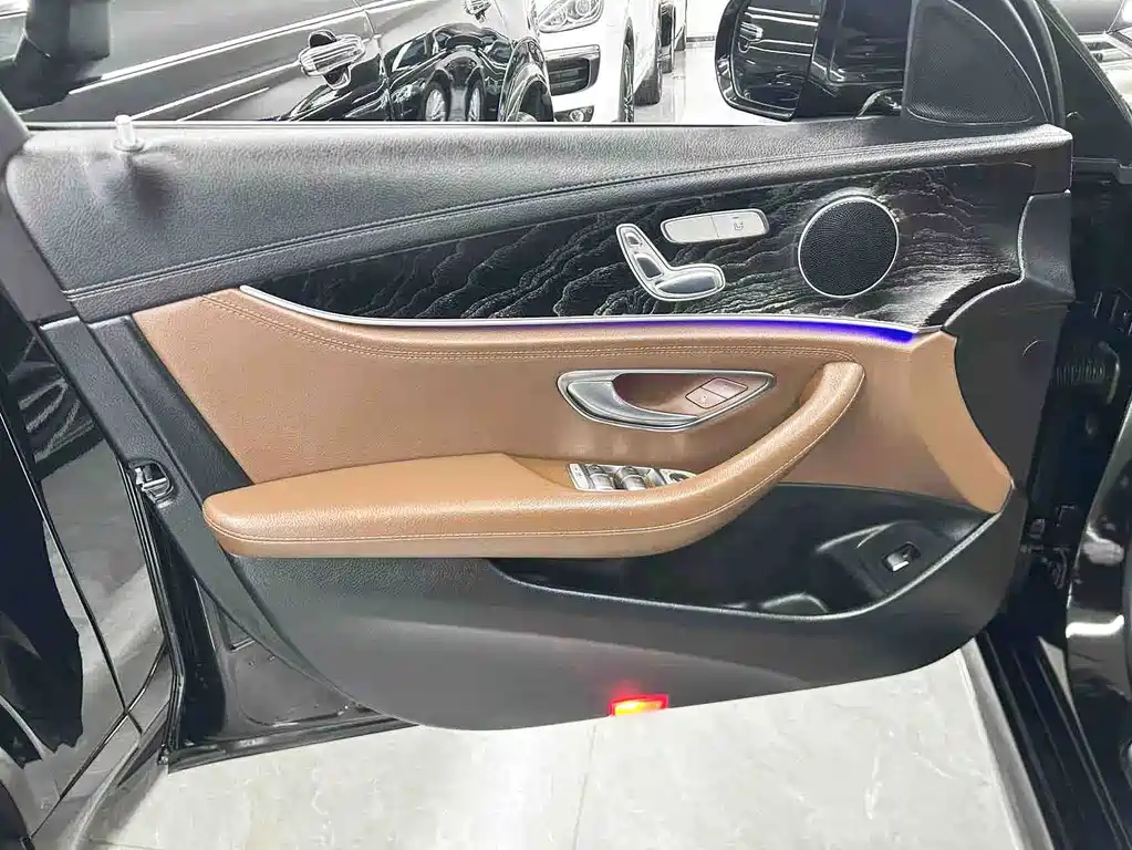 Mercedes-Benz E-Class — миниатюра 13