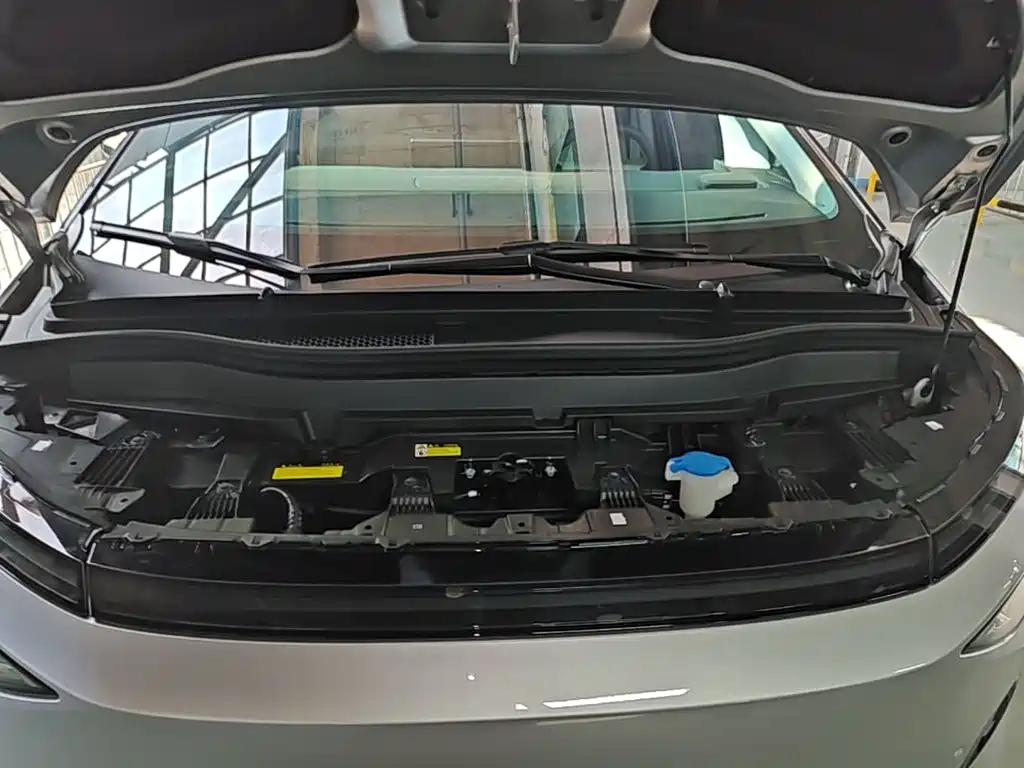 XPeng X9 — миниатюра 20
