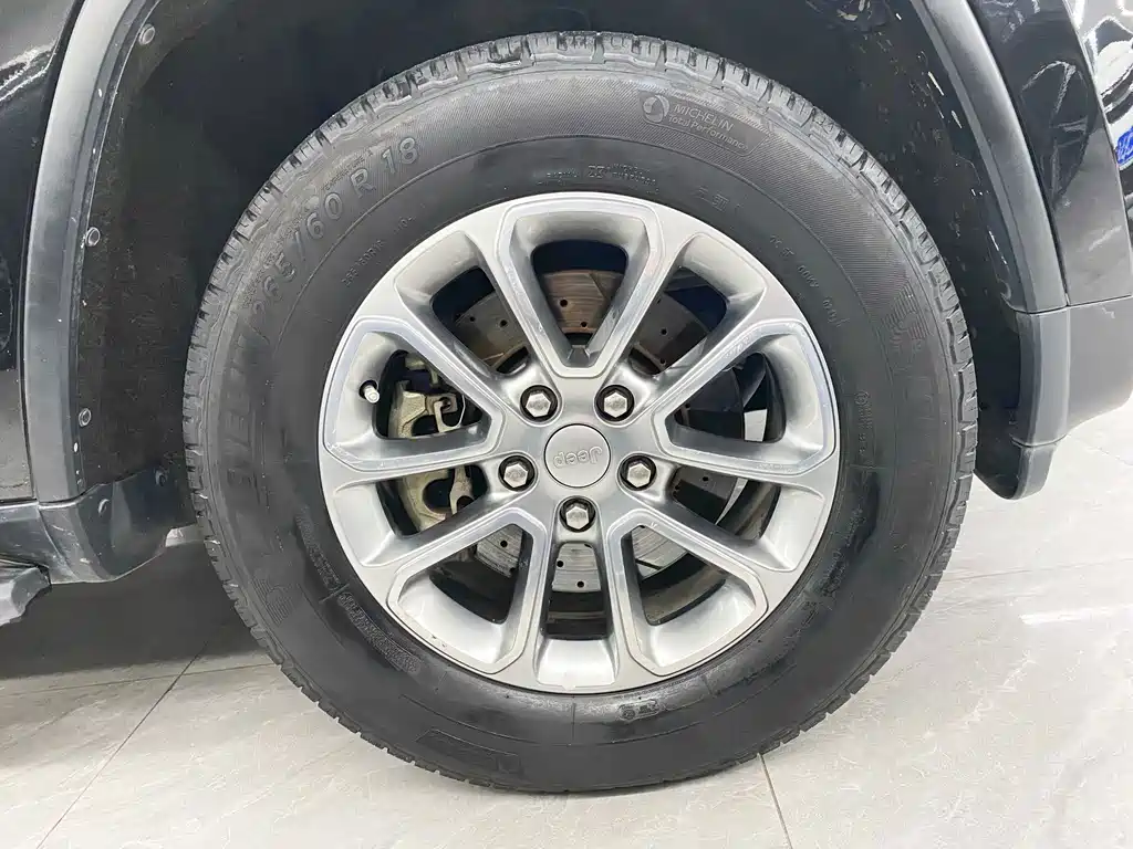 Jeep Grand Cherokee (Import) — миниатюра 22