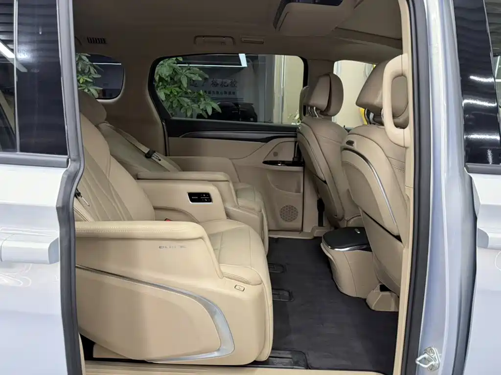 Buick GL8 Hybrid — миниатюра 17