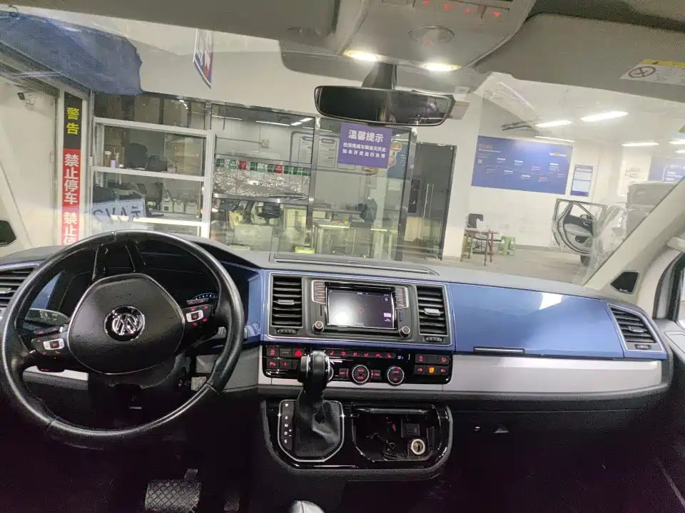 Volkswagen Multivan — миниатюра 6
