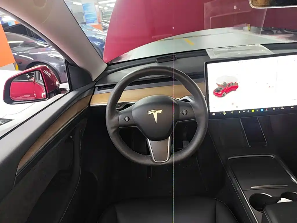 Tesla Model Y — миниатюра 11