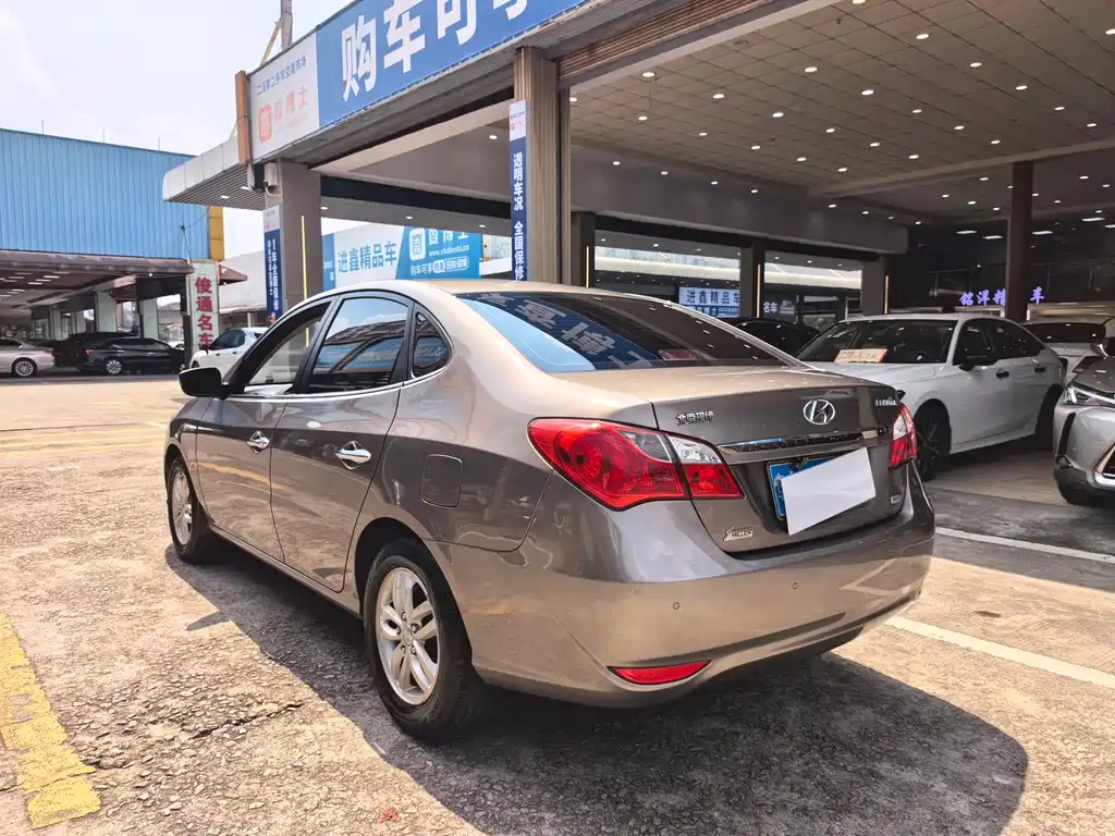 Hyundai Elantra — миниатюра 11