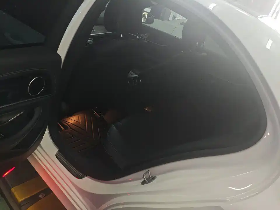 Mercedes-Benz E-Class (Import) — миниатюра 6