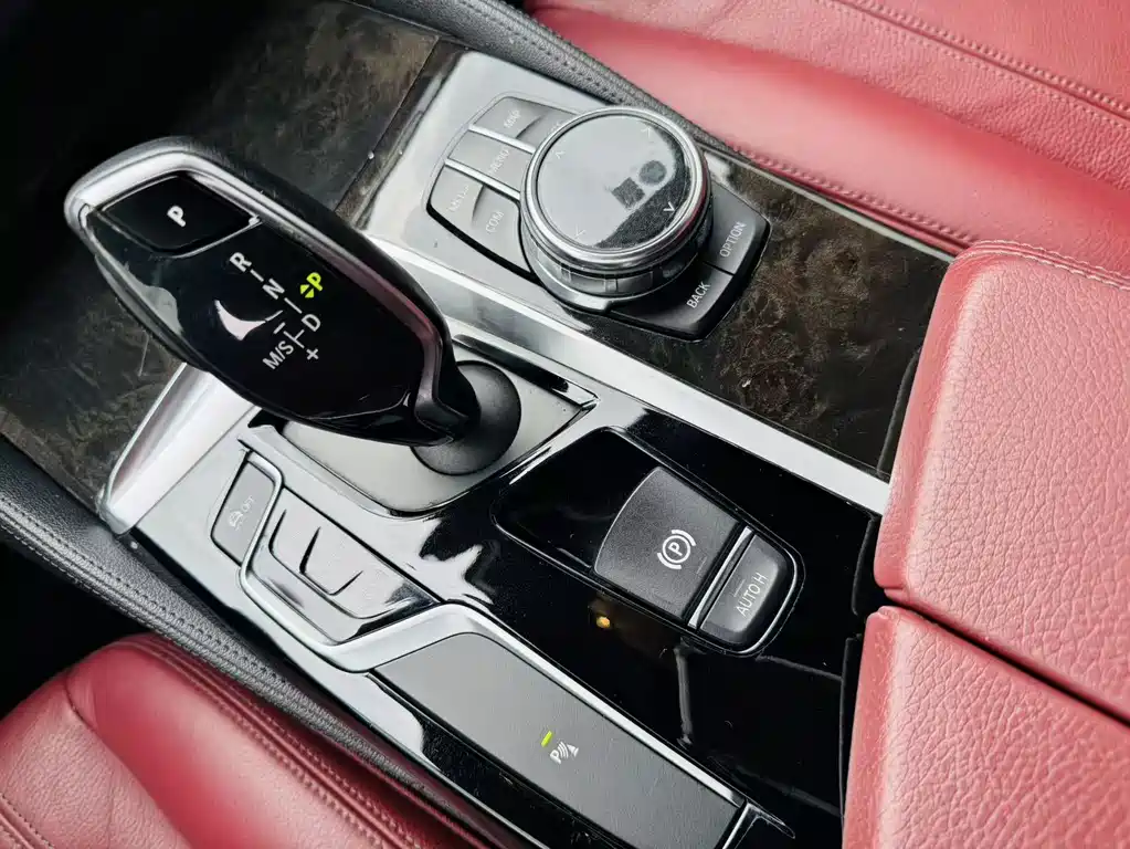 BMW 5 Series — миниатюра 14