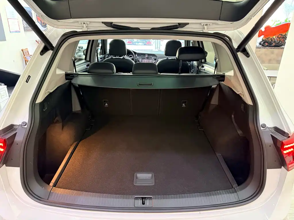 Volkswagen Tiguan L — миниатюра 20