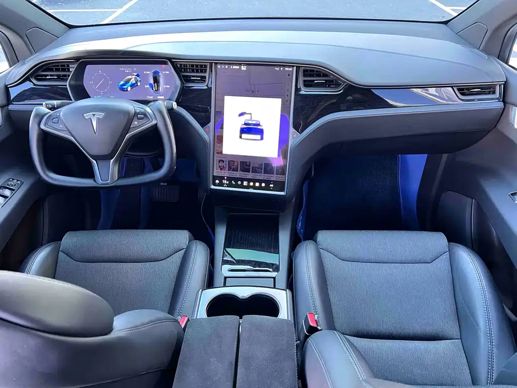 Tesla Model X — миниатюра 8