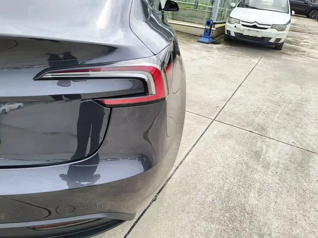 Tesla Model 3 — миниатюра 8
