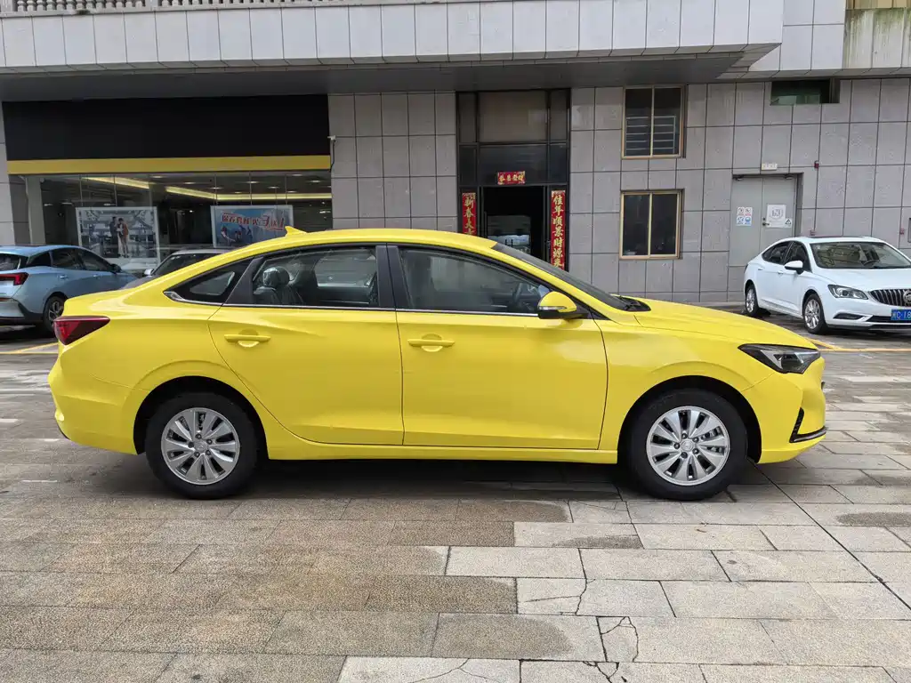 Changan Eado New Energy — миниатюра 6
