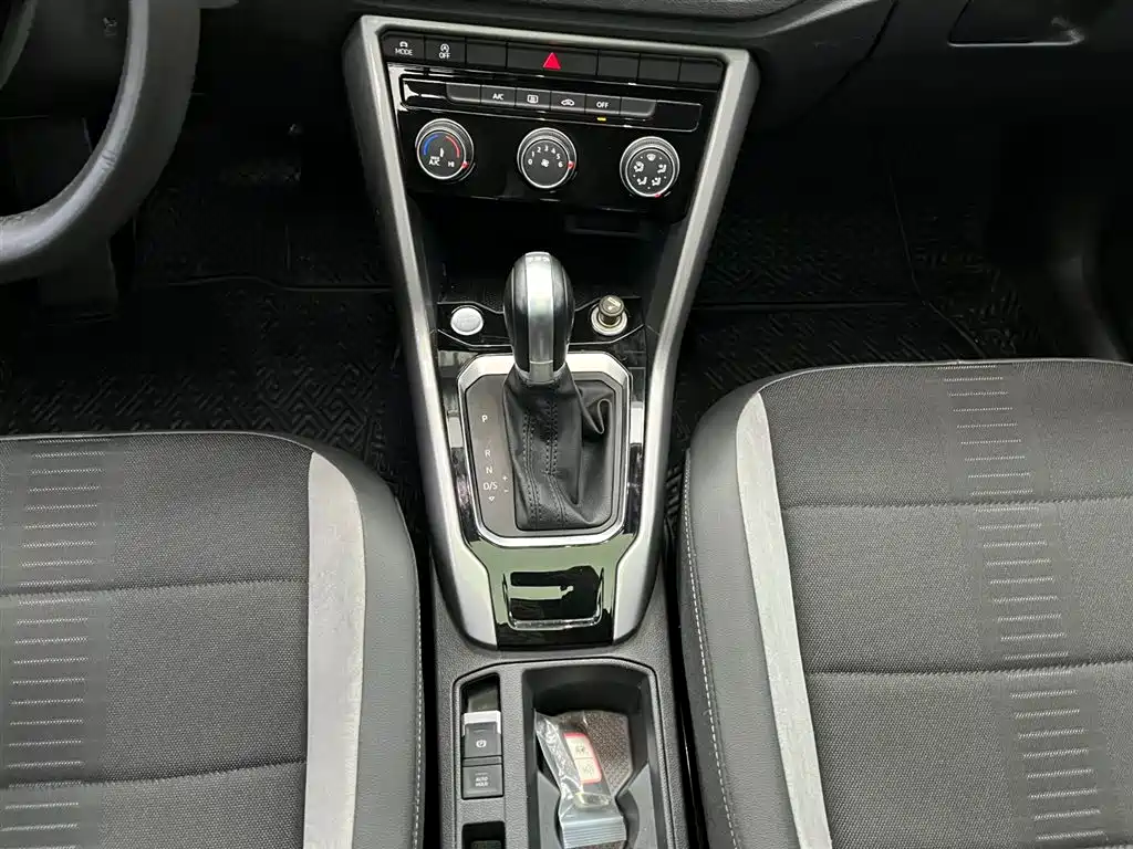 VOLKSWAGEN T ROC EXPLORING SONGS