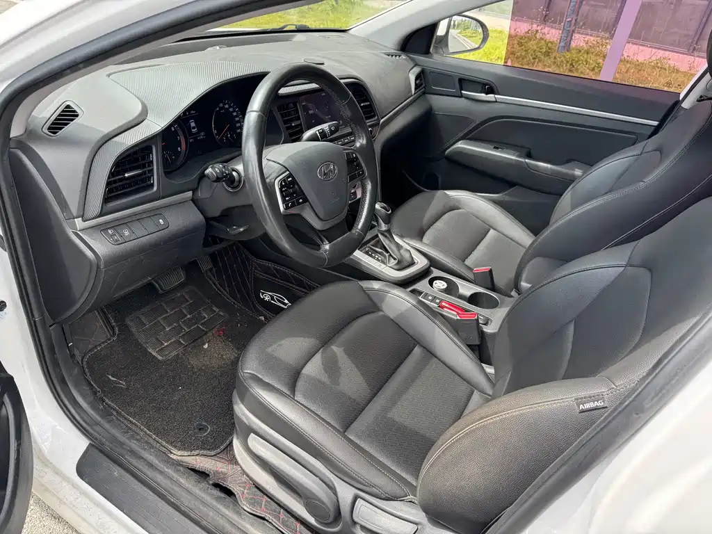 Hyundai Elantra — миниатюра 8