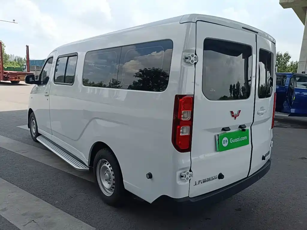 Wuling Yangguang — миниатюра 5