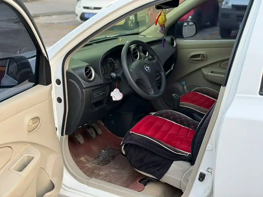 Venucia R30 1.2L Manual Premium Enjoy Edition, фото 4