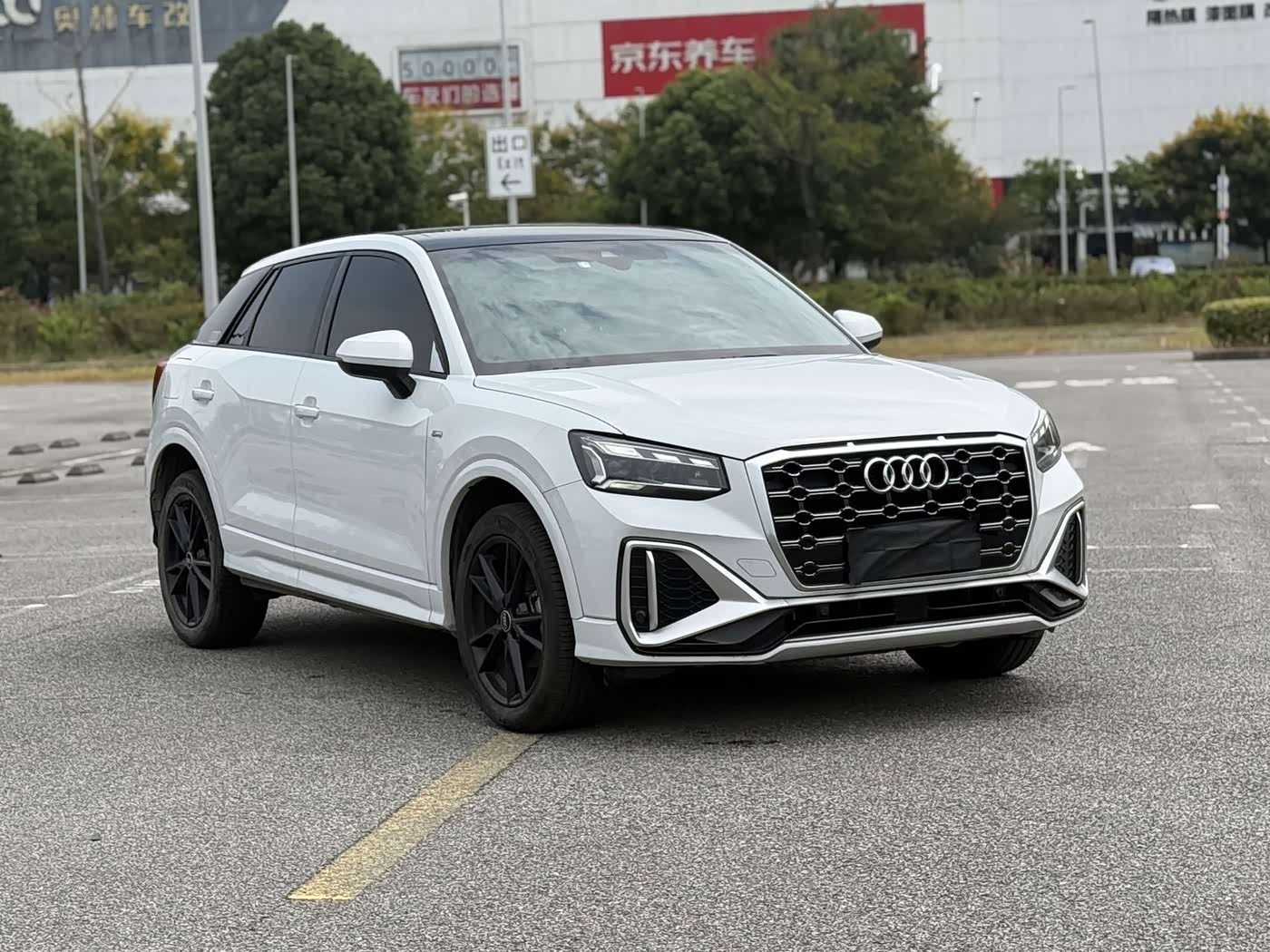 Audi Q2L 1.4 л 2021 г. Белый, пробег 28000 км