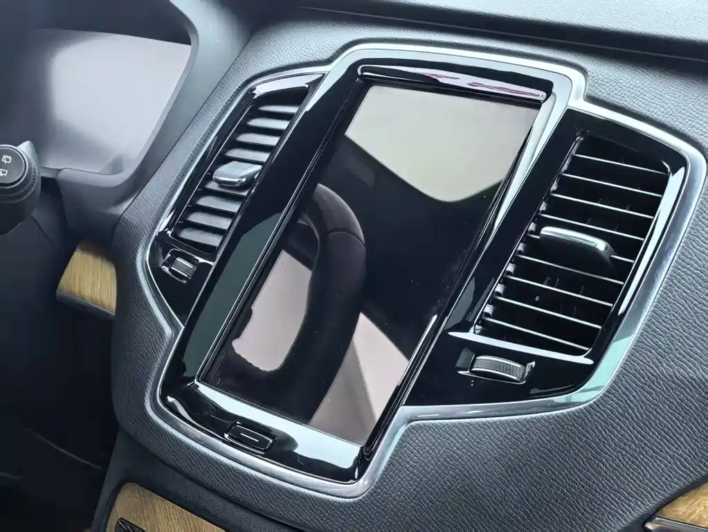 Volvo XC90 — миниатюра 6