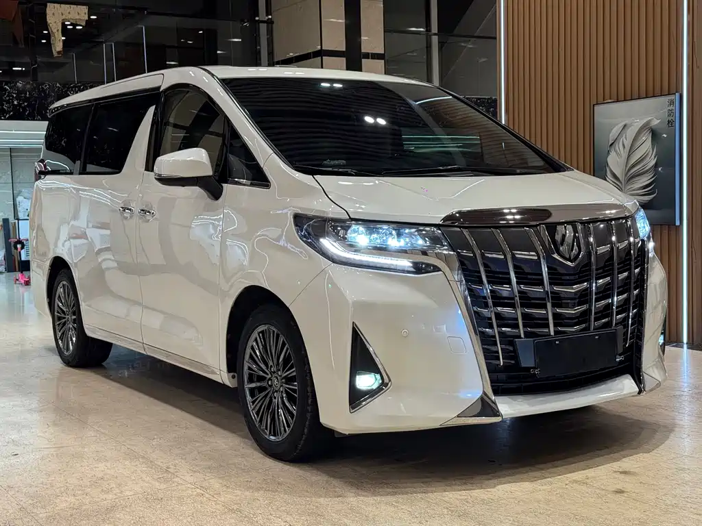 Toyota Alphard — миниатюра 3