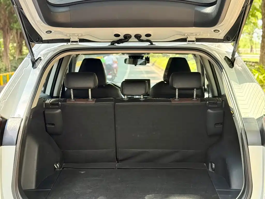 Toyota RAV4 — миниатюра 8