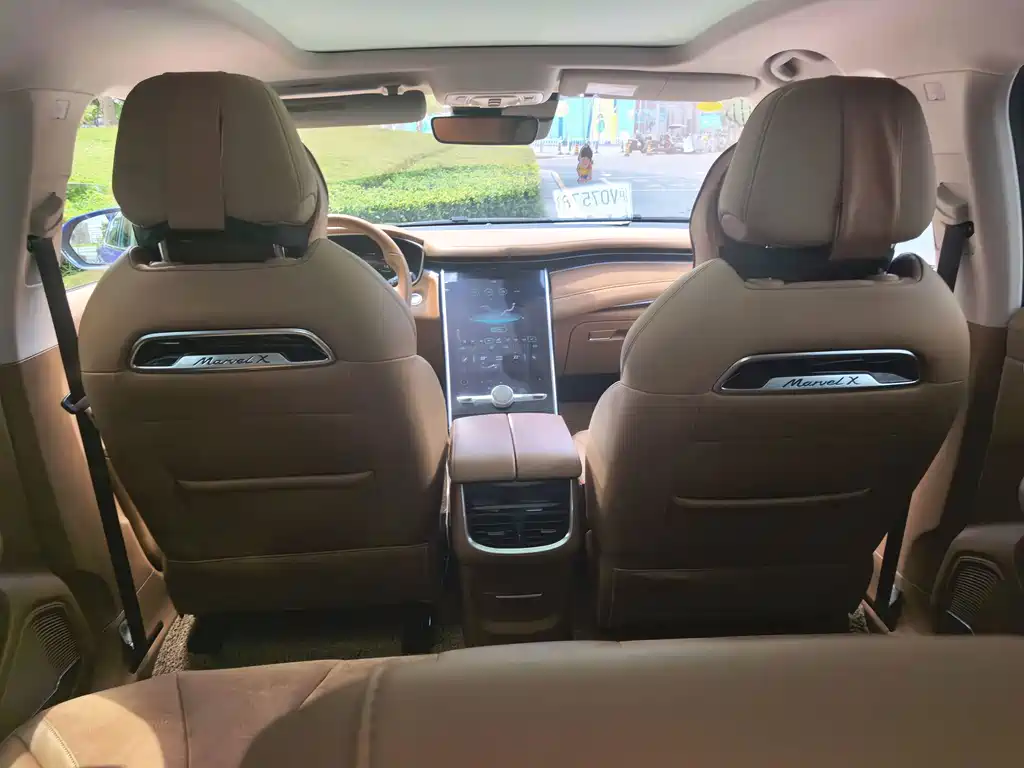 Roewe MARVEL X — миниатюра 12