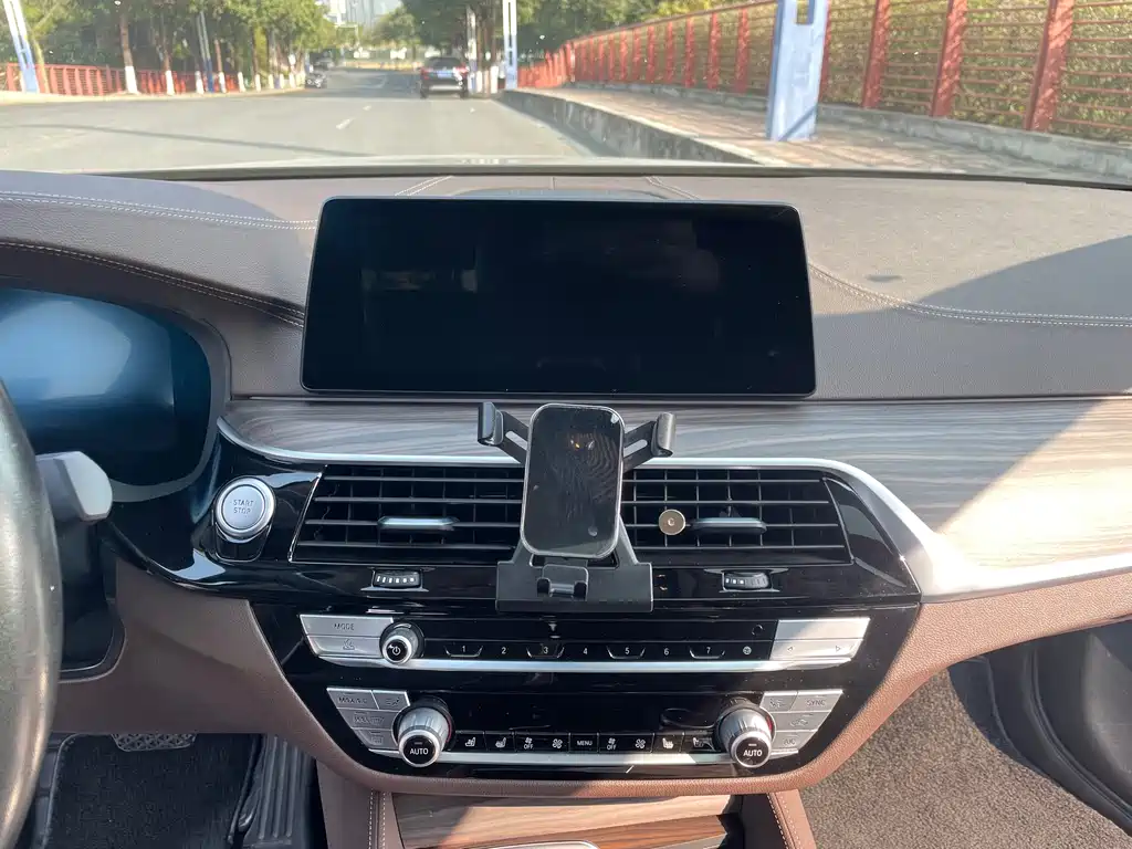 BMW 5 SERIES NEW ENERGY