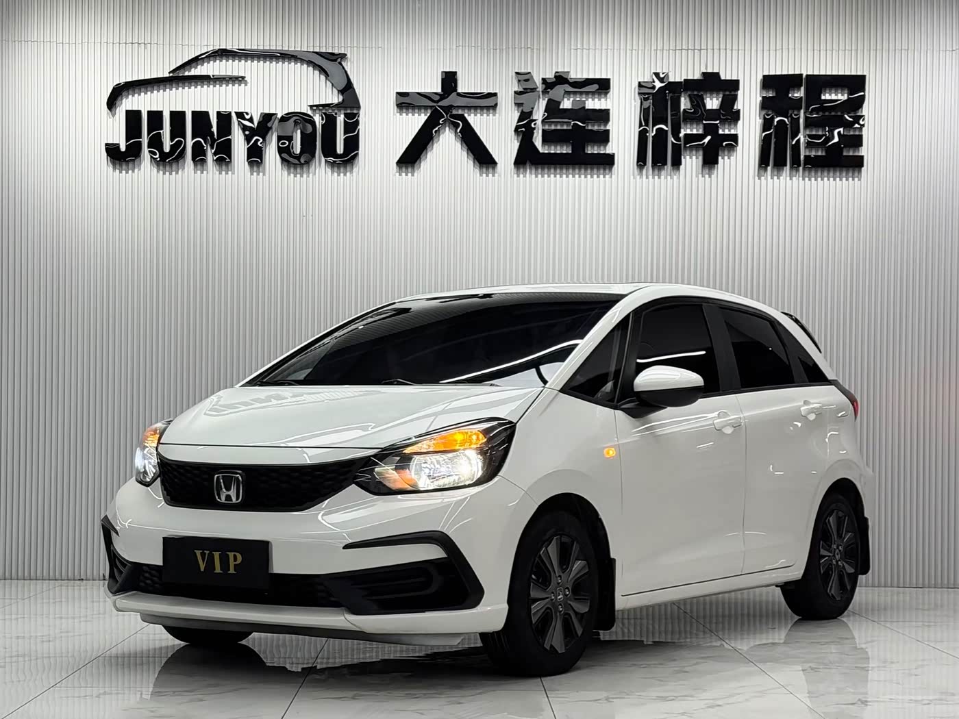 Honda Fit 1.5 л 2022 г. Белый, пробег 31000 км