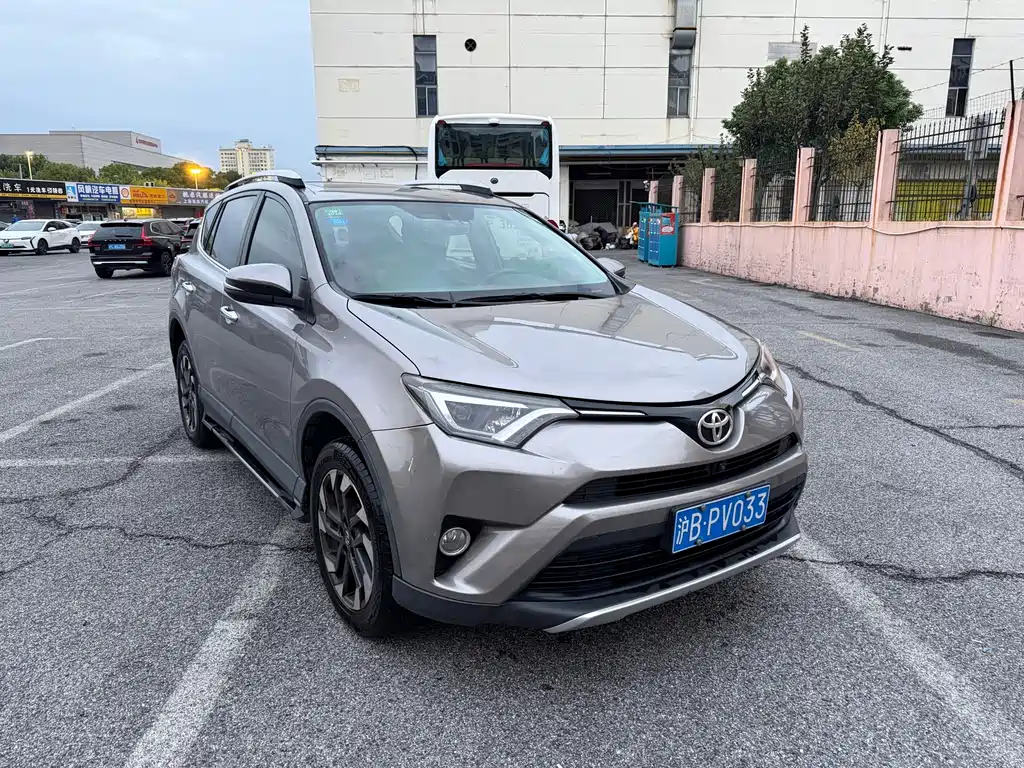 Toyota RAV4 — миниатюра 3