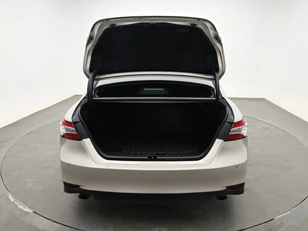 Toyota Camry — миниатюра 8