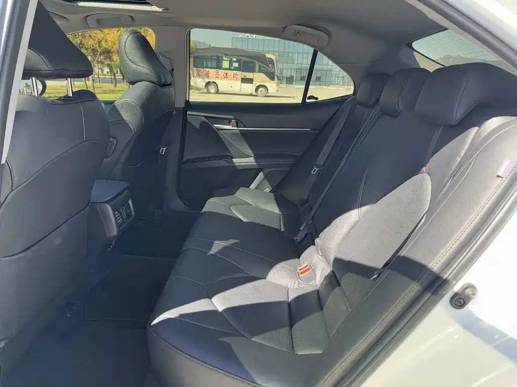 Toyota Camry — миниатюра 15