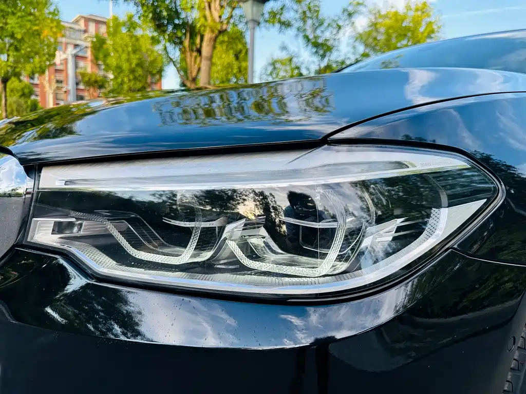 BMW 5 Series — миниатюра 4