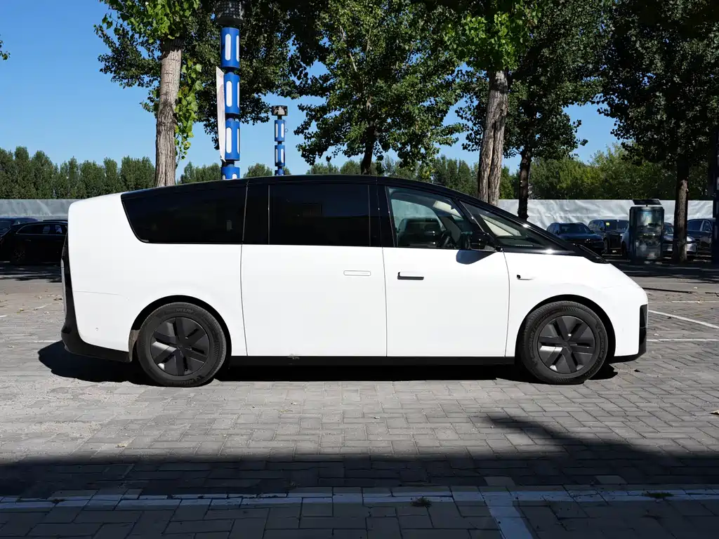 Li Auto Li MEGA — миниатюра 4