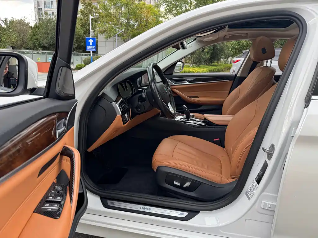 BMW 5 Series — миниатюра 21