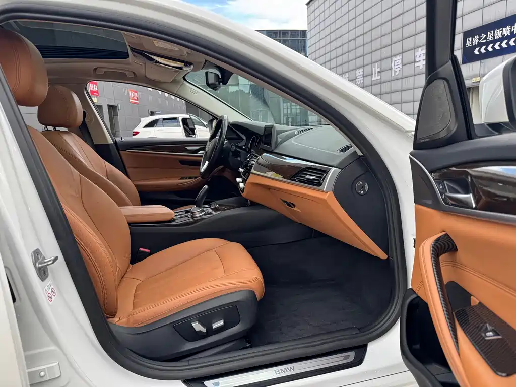 BMW 5 Series — миниатюра 26
