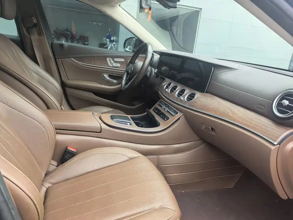 Mercedes-Benz E-Class - фото 5