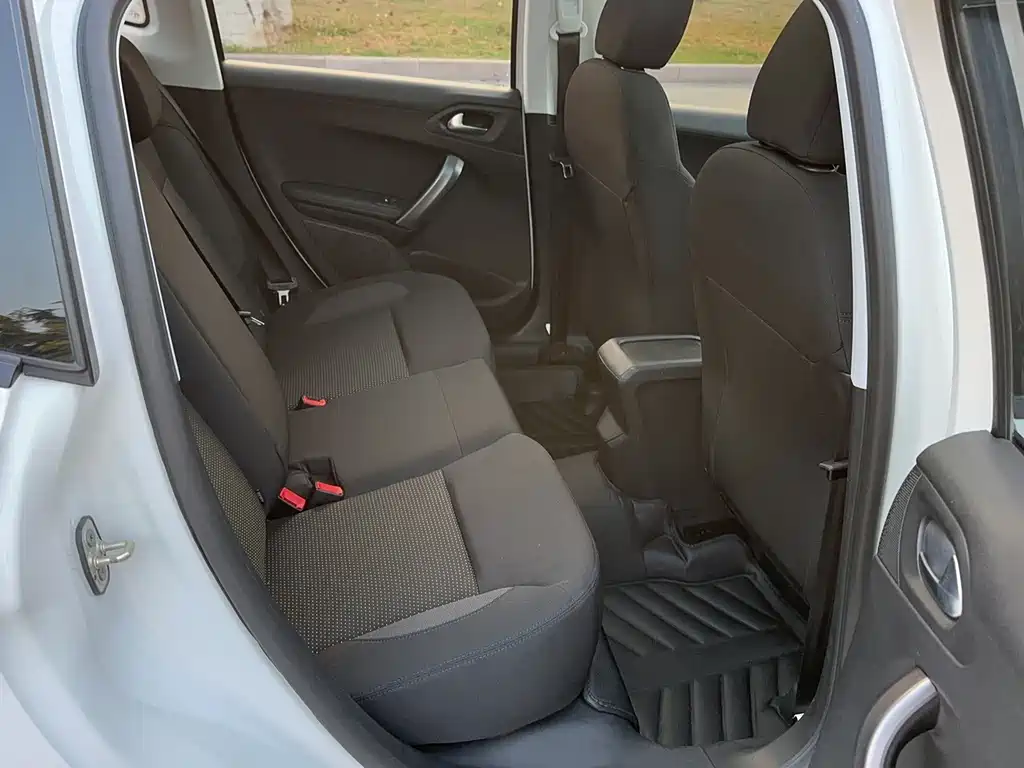 Peugeot 2008 — миниатюра 17
