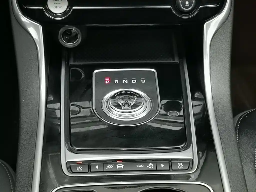 Jaguar XE — фотографии объявления, Фото 13