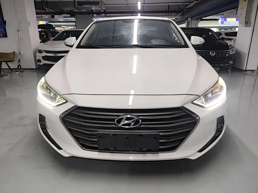 Hyundai Elantra — миниатюра 3