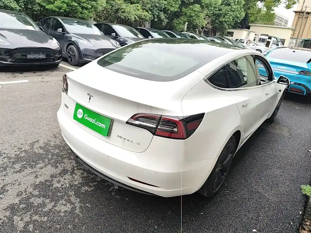 Tesla Model 3 — миниатюра 5