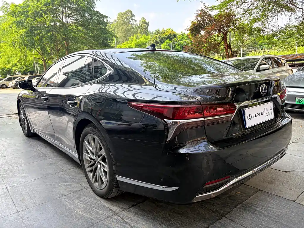 Lexus LS — миниатюра 10