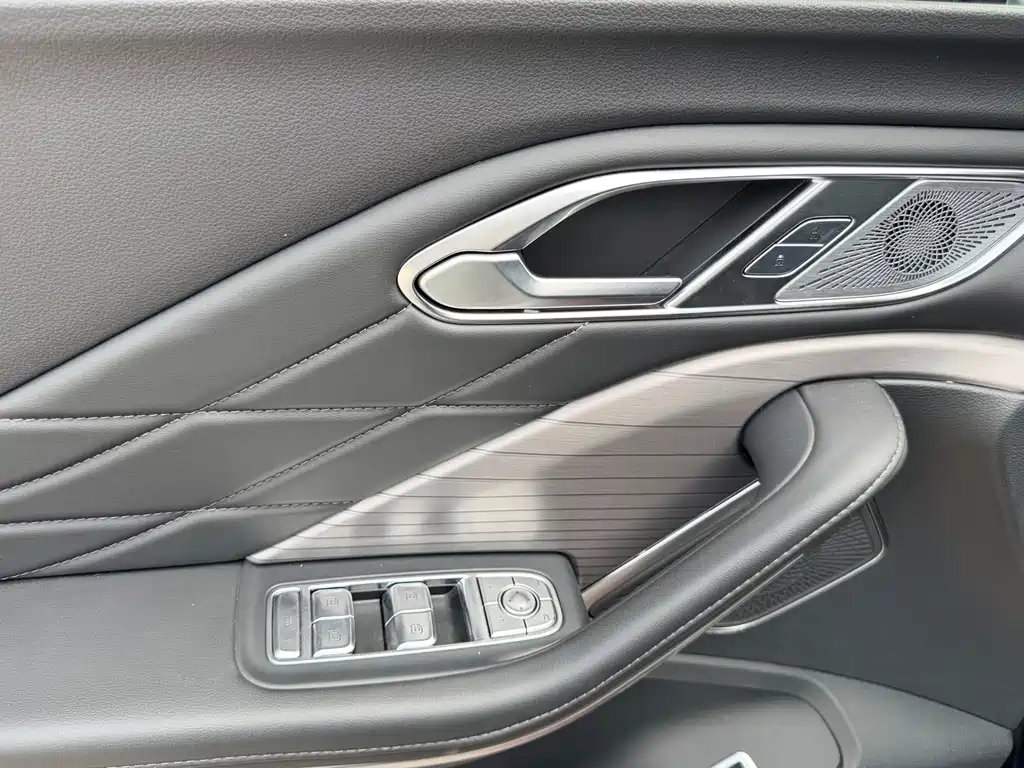 Hongqi Hongqi HS7 PHEV — миниатюра 13