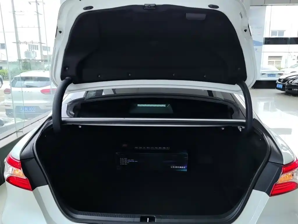 Toyota Camry — миниатюра 19