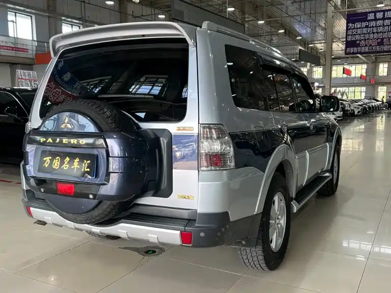 Mitsubishi Pajero (Import) — миниатюра 5