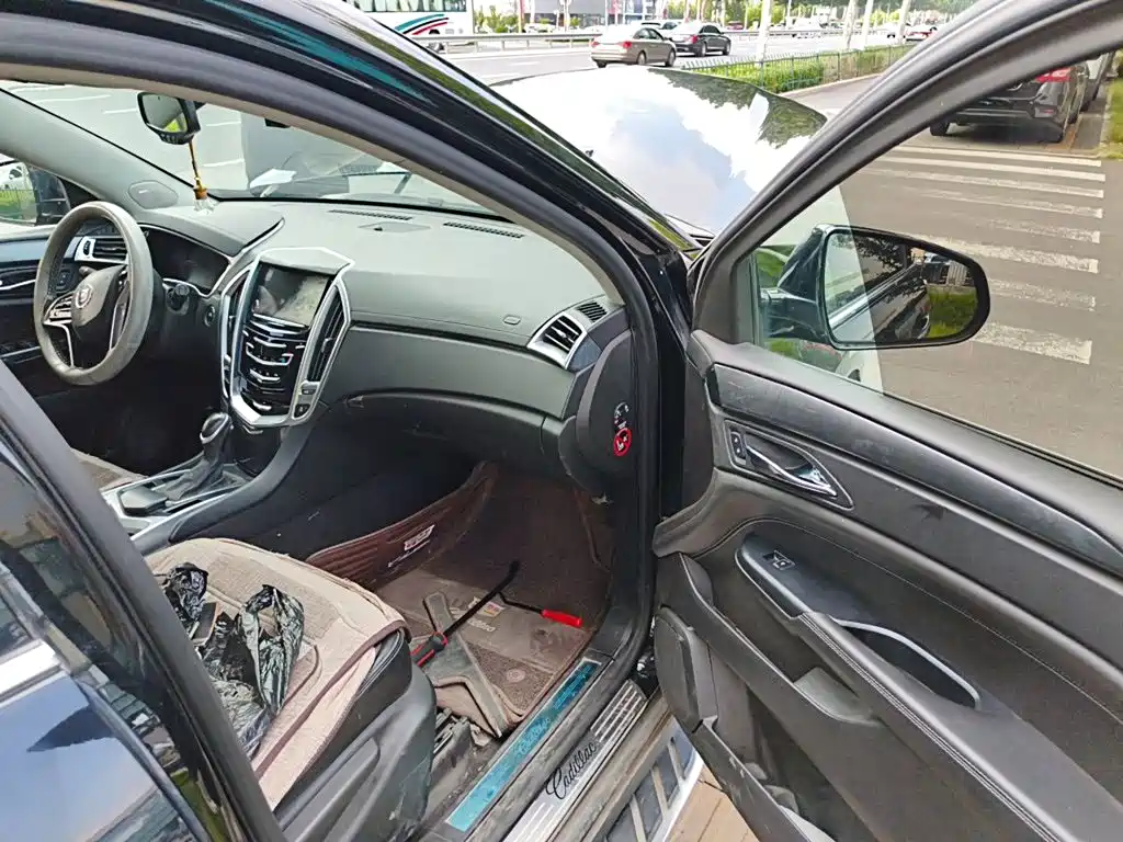 Cadillac SRX — миниатюра 19